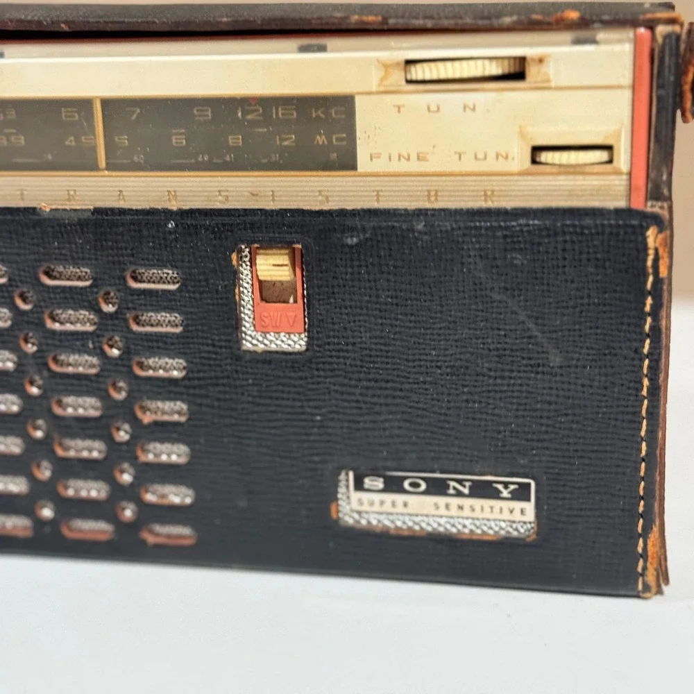 Vintage Sony Super Sensitive TR-812 Transistor Radio BC SW Black Case Japan